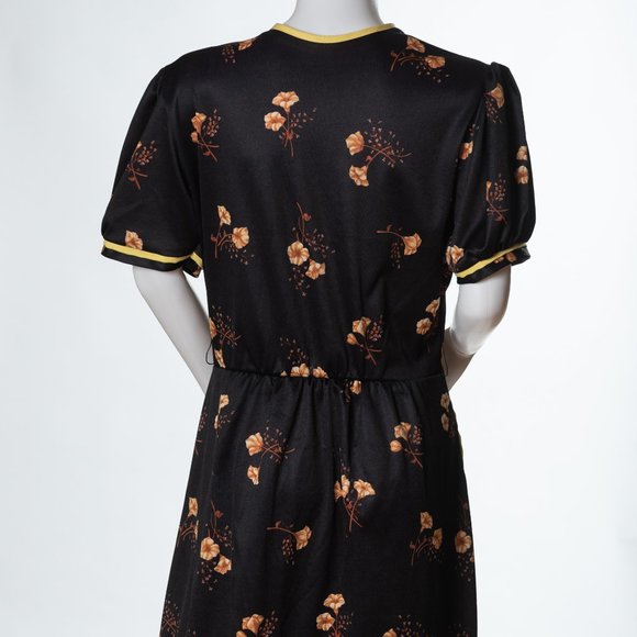 Vintage Cheongsam Dress - Picture 5 of 8